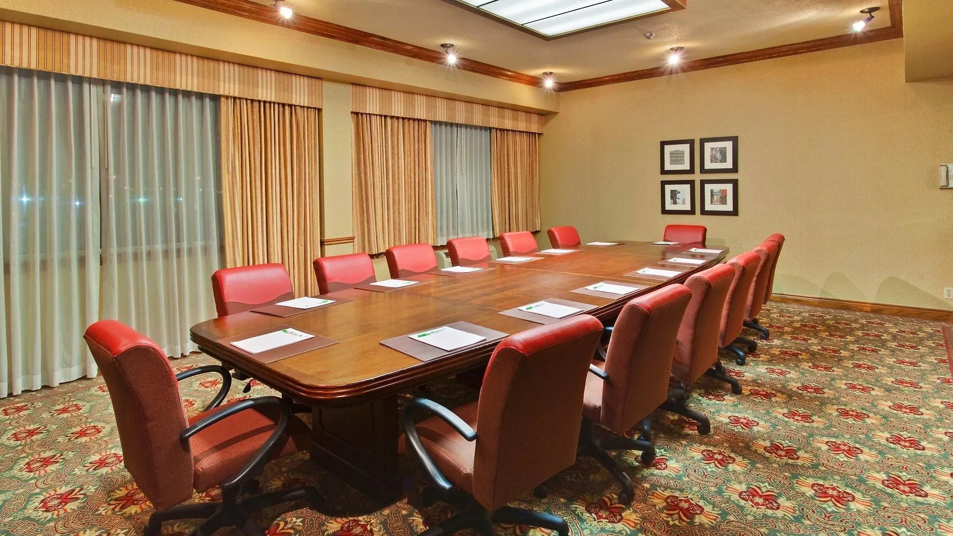 Holiday Inn Toronto International Airport By Ihg