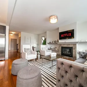 Lakeview Luxury: Lakeside Retreat With King Beds & Entertainment Edmonton